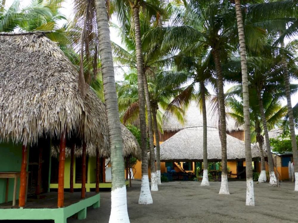 Eco-Hotel Playa Quilombo Лас-Лисас Экстерьер фото
